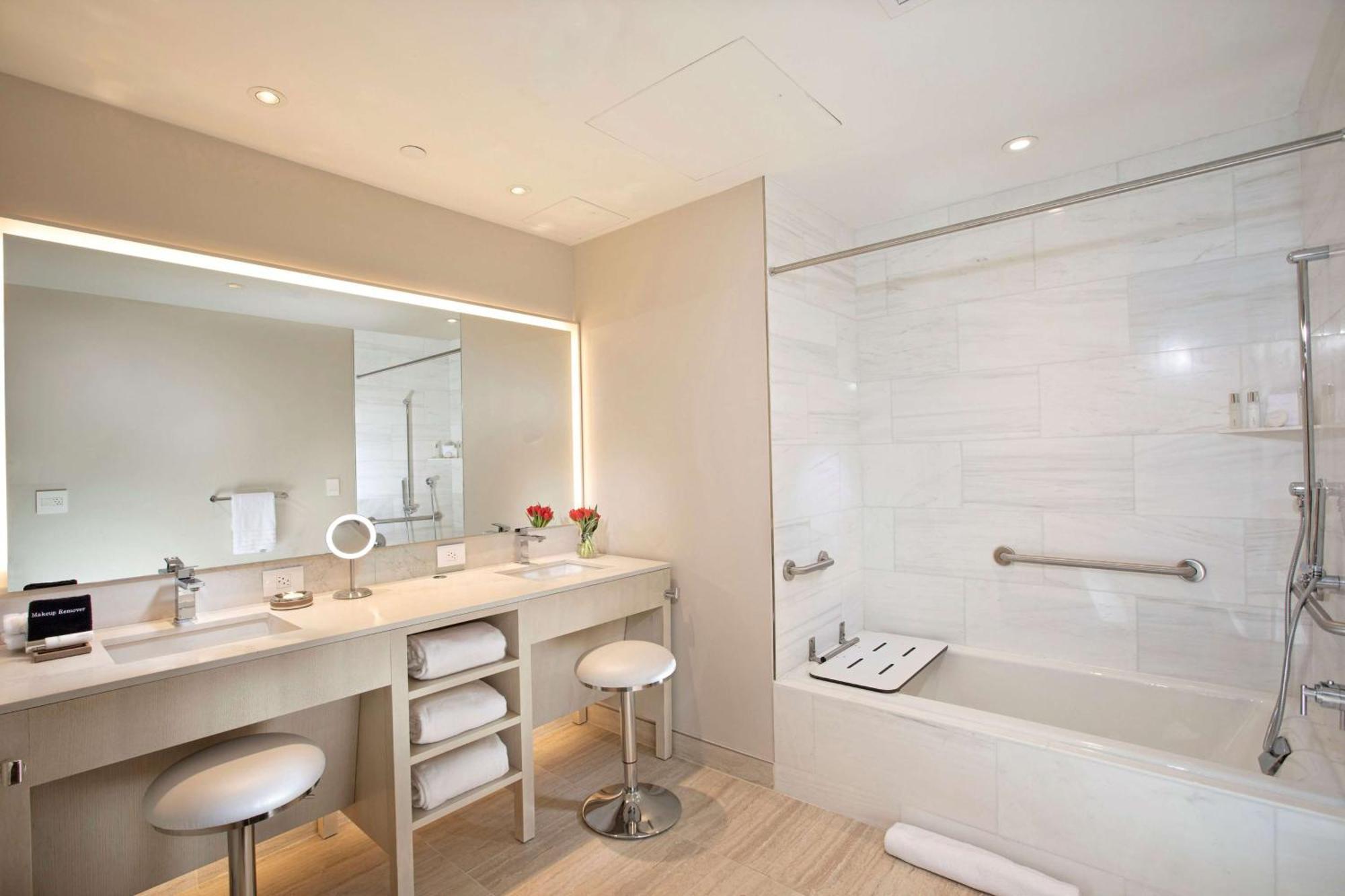 Hall Arts Hotel Dallas, Curio Collection By Hilton Exterior photo