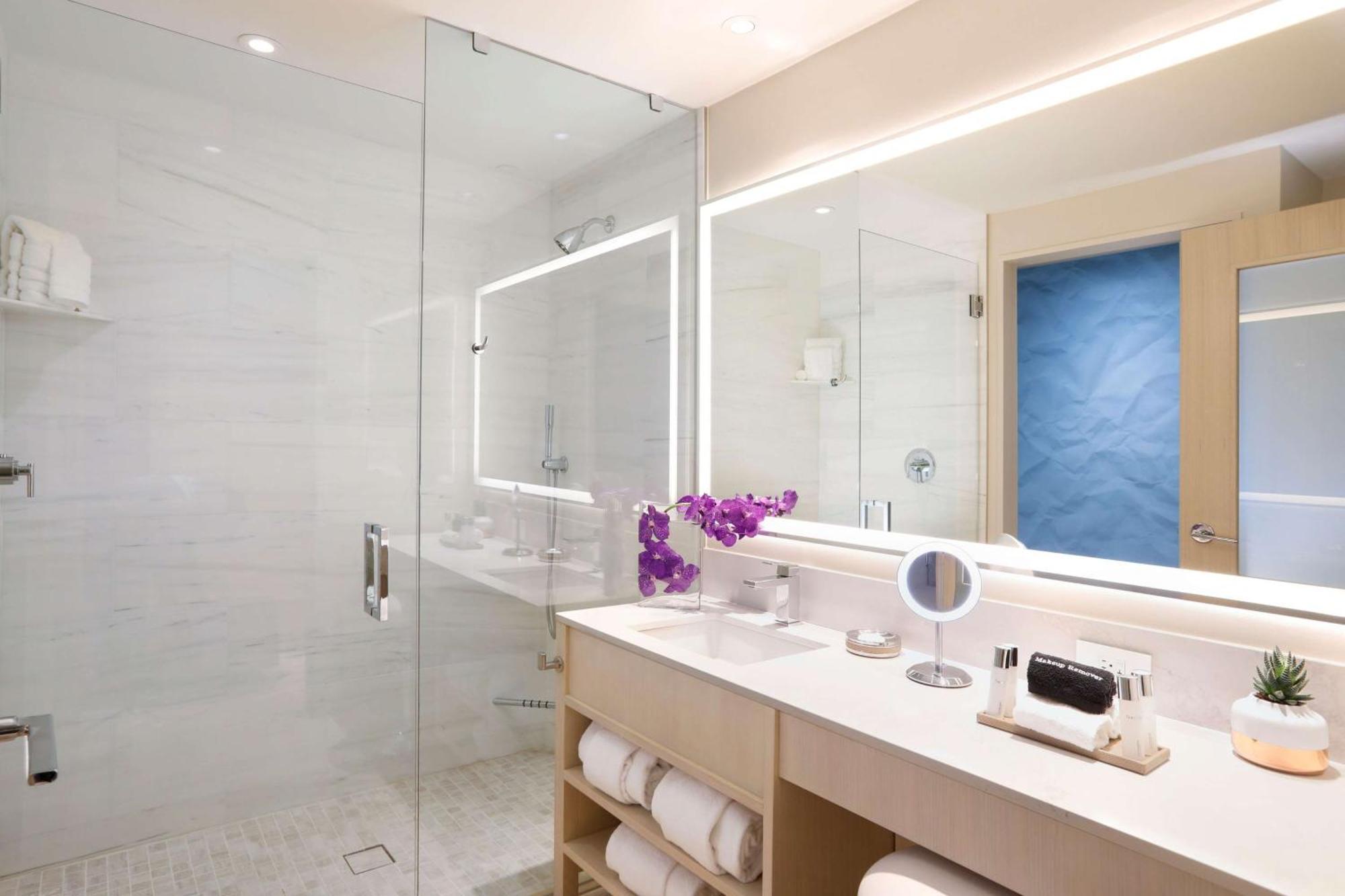 Hall Arts Hotel Dallas, Curio Collection By Hilton Exterior photo
